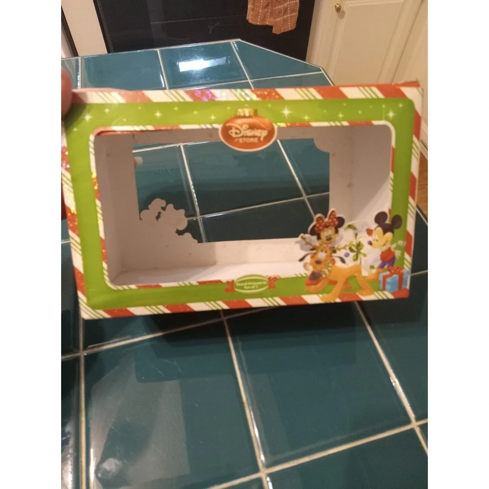 RARE‎ DISNEY STORE DATED 2010 MICKEY & MINNIE SNOW GLOBE ORNAMENT SET OF 2 Glass